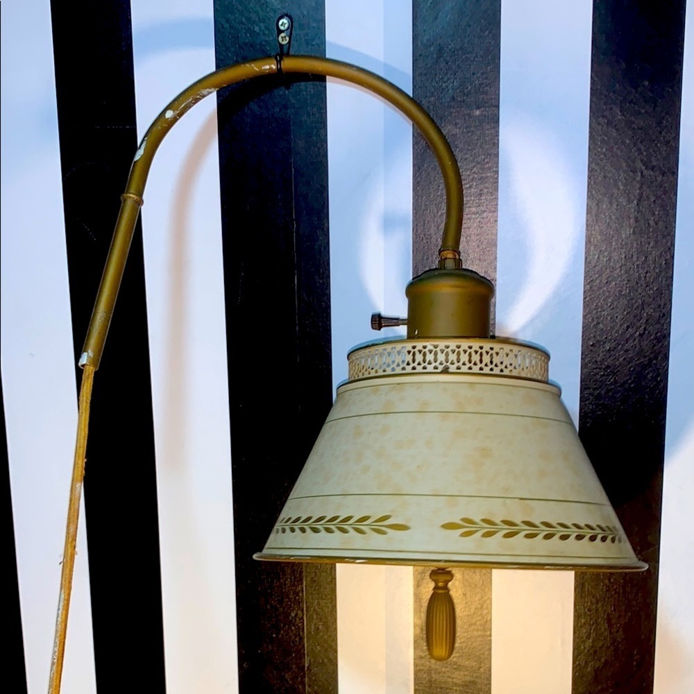 Vintage Toleware Hanging Weighted Accent Lamp Farmhouse Home Decor Works Great
